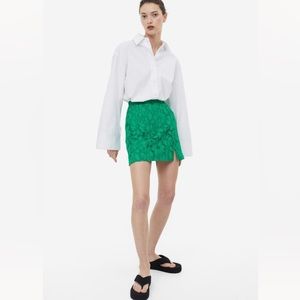NWT H&M Lace Mini Skirt Green High Waisted With Slit Skirt Size 6